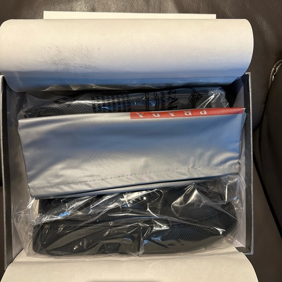 Prada sneakers. Size 42. New - Picture 4 of 13